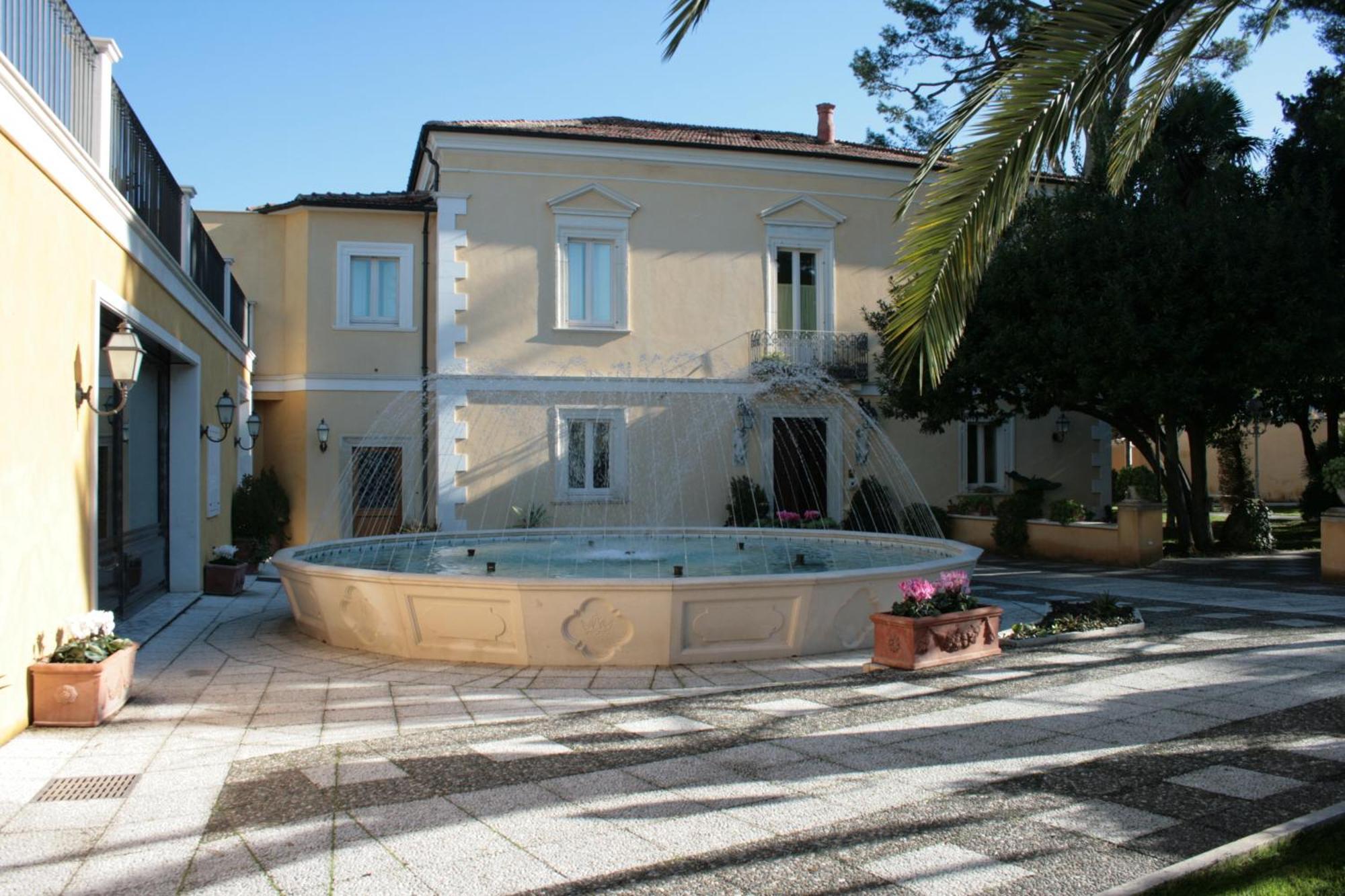 Regis Resort&Wellness Turrivalignani Exterior foto