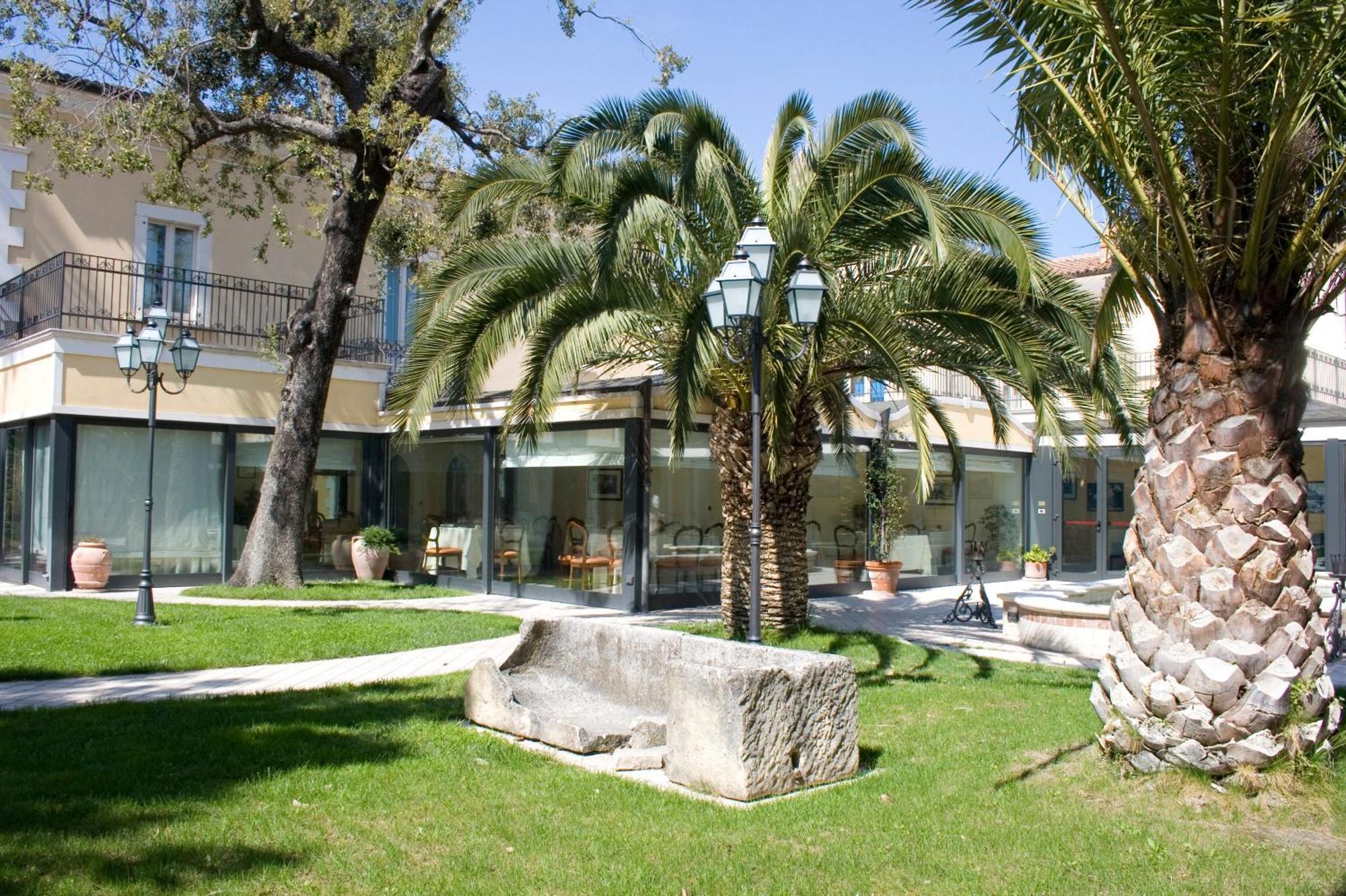 Regis Resort&Wellness Turrivalignani Exterior foto