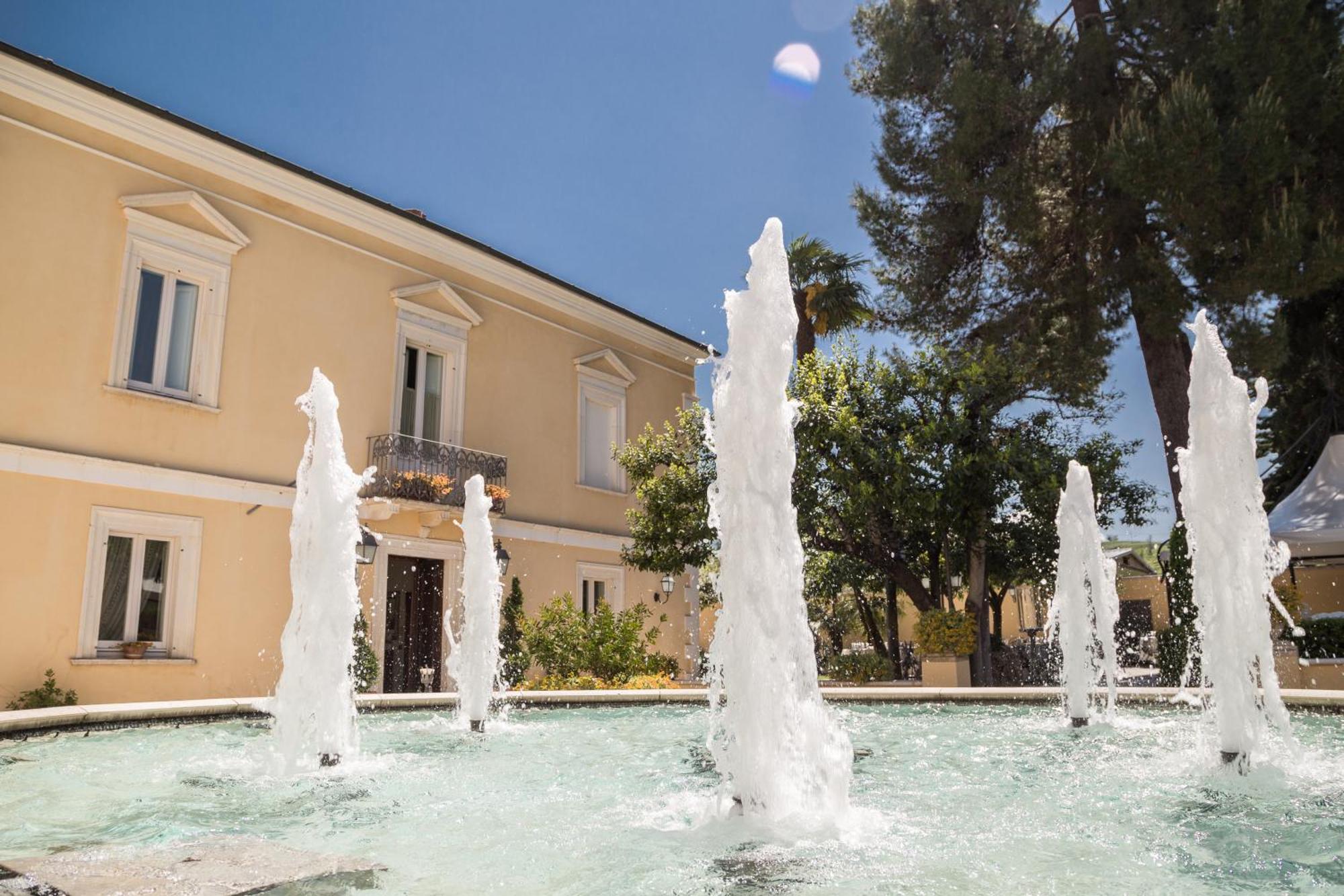 Regis Resort&Wellness Turrivalignani Exterior foto